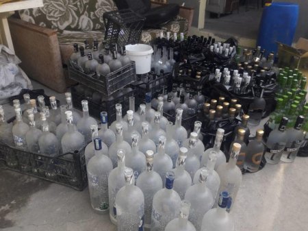 Saxta alkoqollu içkilər istehsal edən müəssisə bağlandı - FOTO