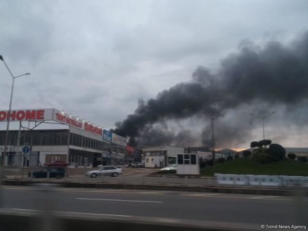 Bakıda ticarət mərkəzi yanır - YENİLƏNİB Bakıda ticarət mərkəzi yanır - YENİLƏNİB