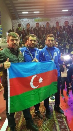 Azərbaycanın daha iki güləşçisi Dünya Kubokunun qalibi oldu - FOTO Azərbaycanın daha iki güləşçisi Dünya Kubokunun qalibi oldu - FOTO
