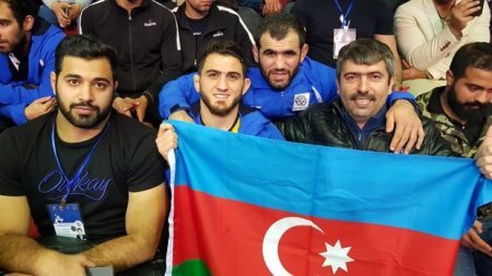 Azərbaycanın daha iki güləşçisi Dünya Kubokunun qalibi oldu - FOTO Azərbaycanın daha iki güləşçisi Dünya Kubokunun qalibi oldu - FOTO
