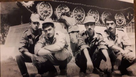 Mina ana hələdə oğul yolu gözləyir... Mina ana hələdə oğul yolu gözləyir...