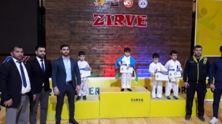 5  YAŞLI  ÇEMPİON
