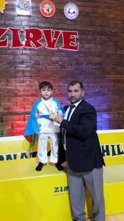 5  YAŞLI  ÇEMPİON