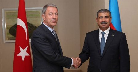 Azərbaycan və Türkiyə müdafiə nazirləri arasında telefon danışığı olub Azərbaycan və Türkiyə müdafiə nazirləri arasında telefon danışığı olub