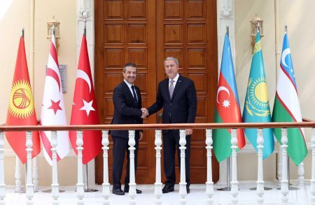 Zakir Həsənov Türkiyənin müdafiə naziri ilə görüşüb - FOTO Zakir Həsənov Türkiyənin müdafiə naziri ilə görüşüb - FOTO