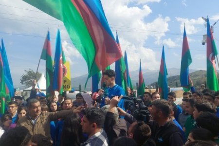 Ekofəallar aksiyanı müvəqqəti dayandırdı