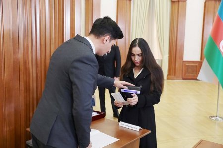 Prezident İlham Əliyev, Birinci xanım Mehriban Əliyeva və ailə üzvləri Xankəndidə səs veriblər (FOTO
